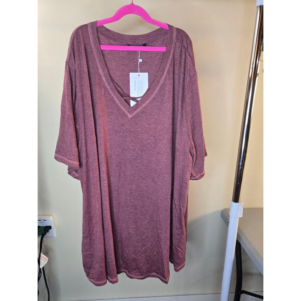 Women's BLOOMCHIC Plus Size 26 Maroon Short Sleeve V-Neck Tee